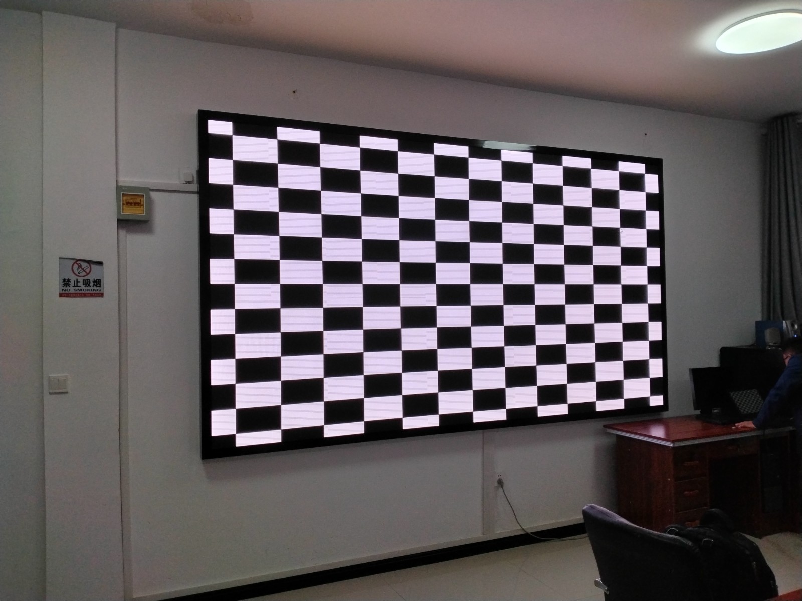 宁夏石嘴山某企业展示项目P1.53led显示屏色彩对比