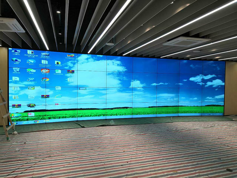 55寸液晶拼接屏上海圣象展厅案例图片