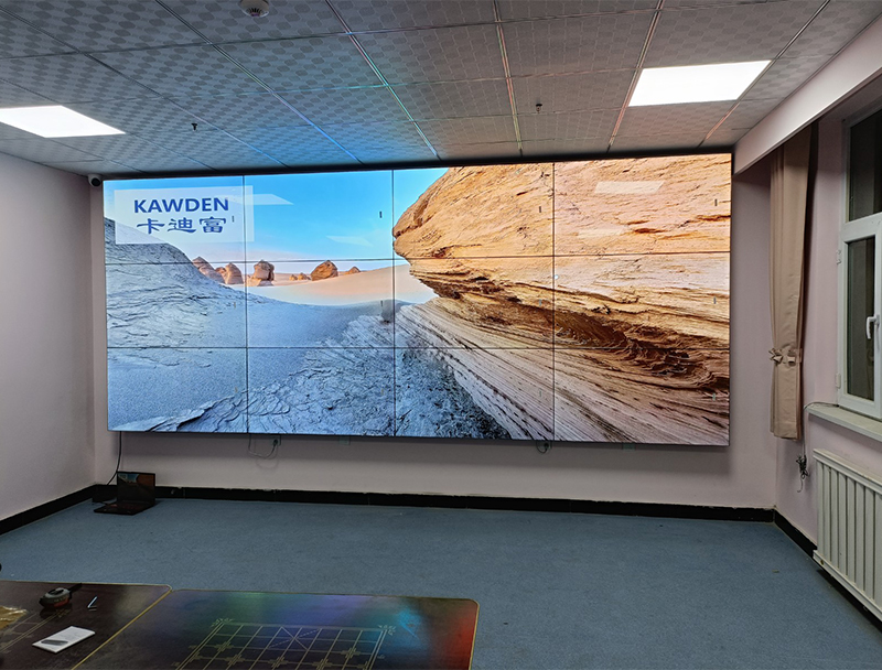 新疆哈密某公司会议展示55寸3.5MM液晶拼接屏