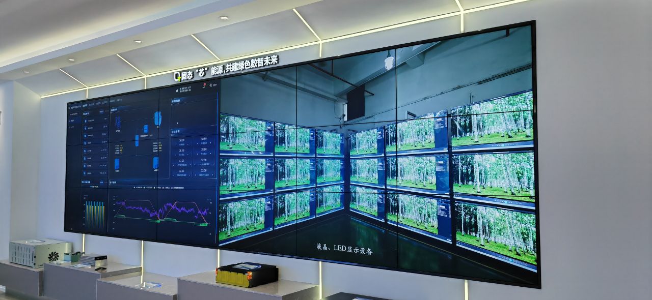 固态 “芯” 能源,共建绿色数智未来展示大屏