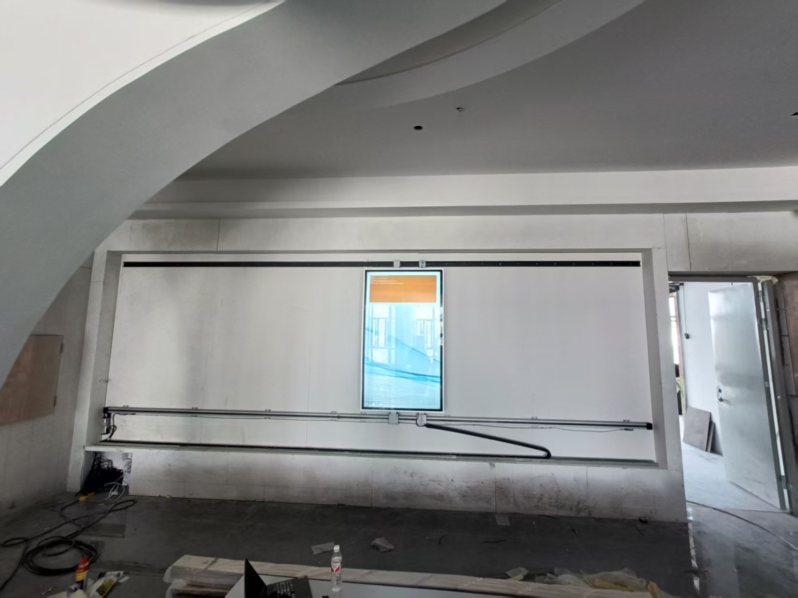 6米轨道+65寸触摸一体机