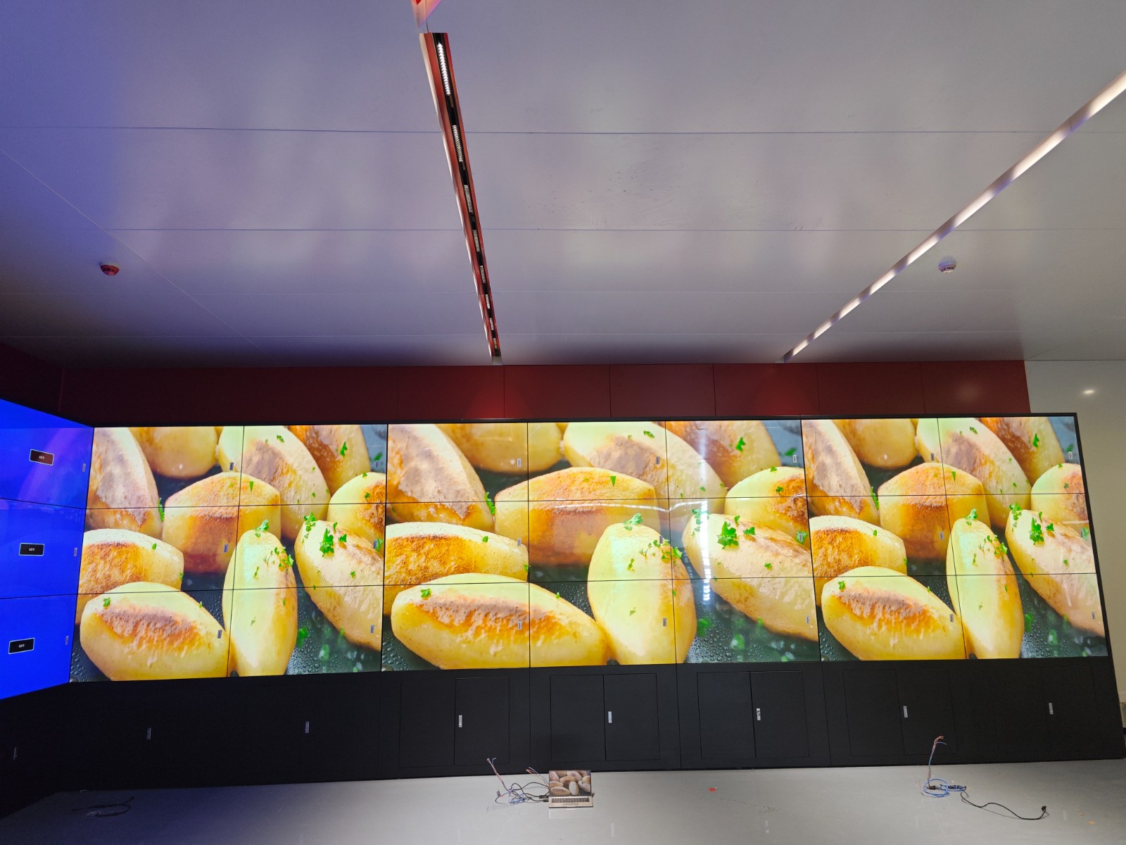 55寸3x14液晶拼接屏色彩饱满