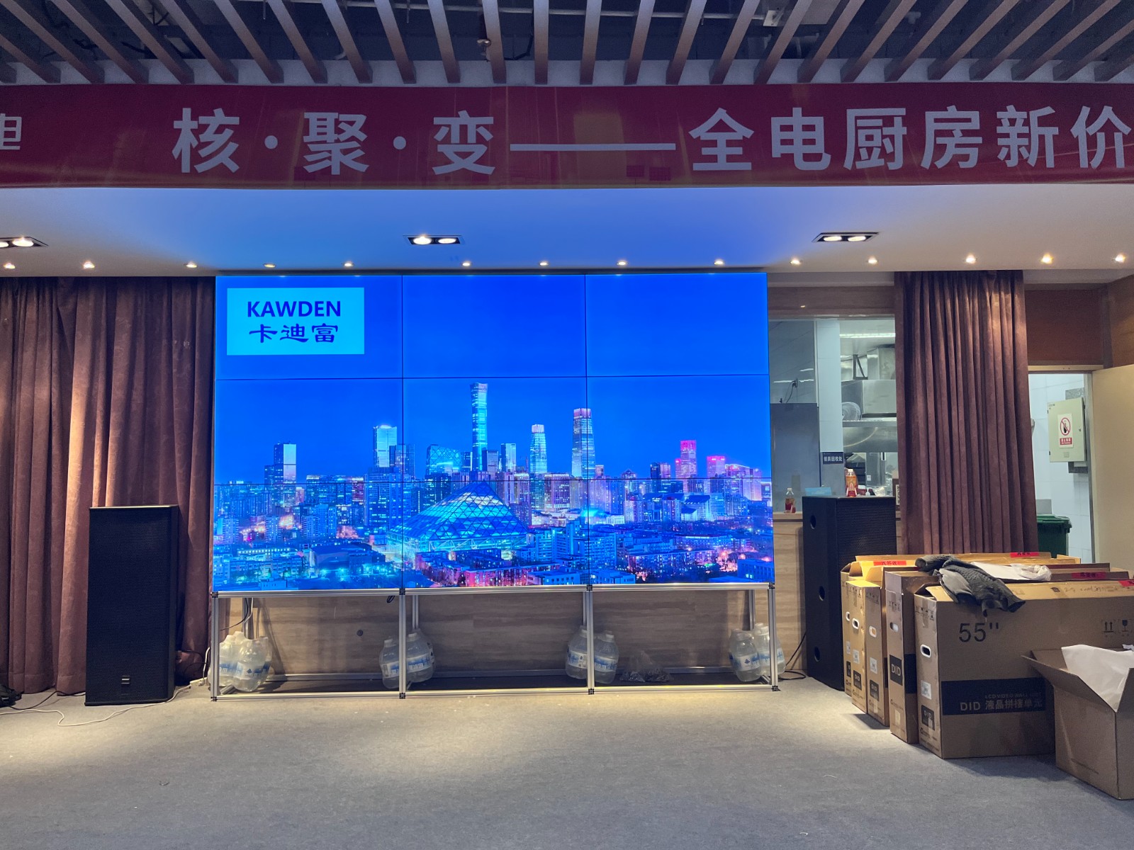 佛山市南海区某名厨磁电工业园项目55寸3.5MM拼接屏3行3列+落地支架