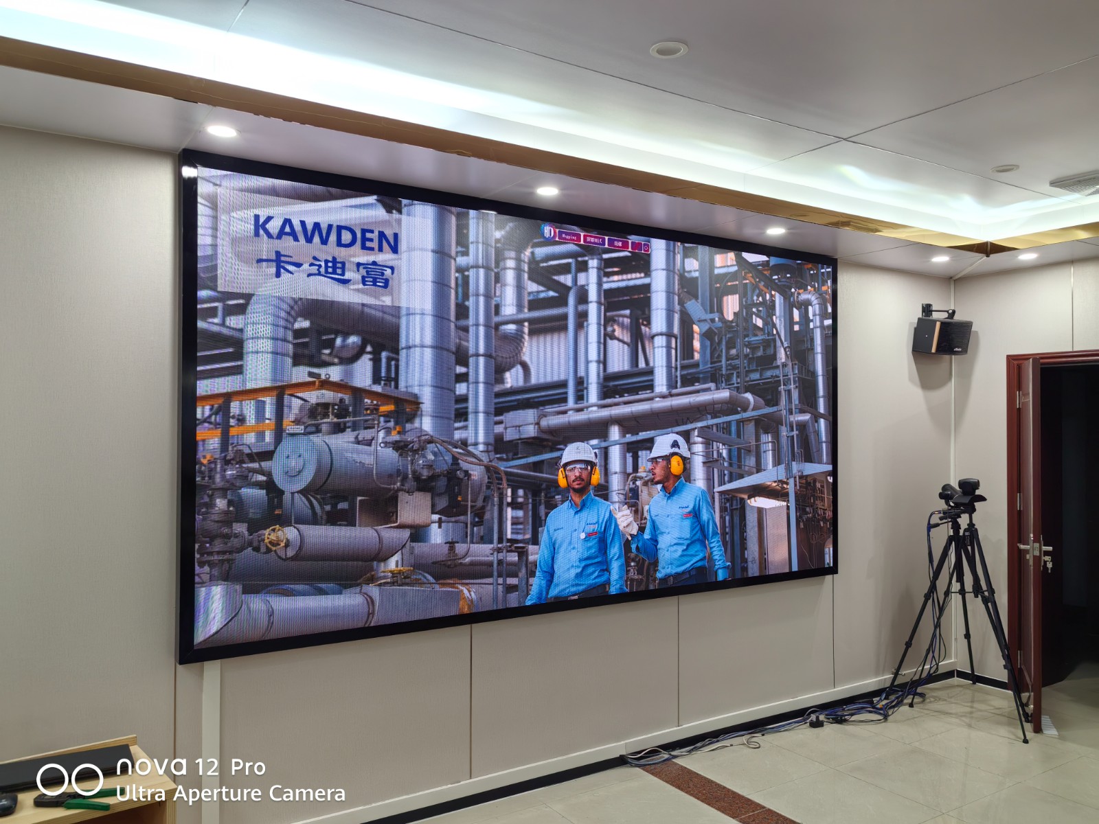 东莞某企业室内P2全彩屏3.52x1.76米展示