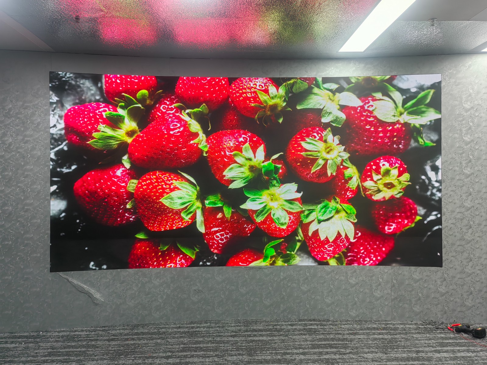 P2.0 LED显示屏安装完成效果图片