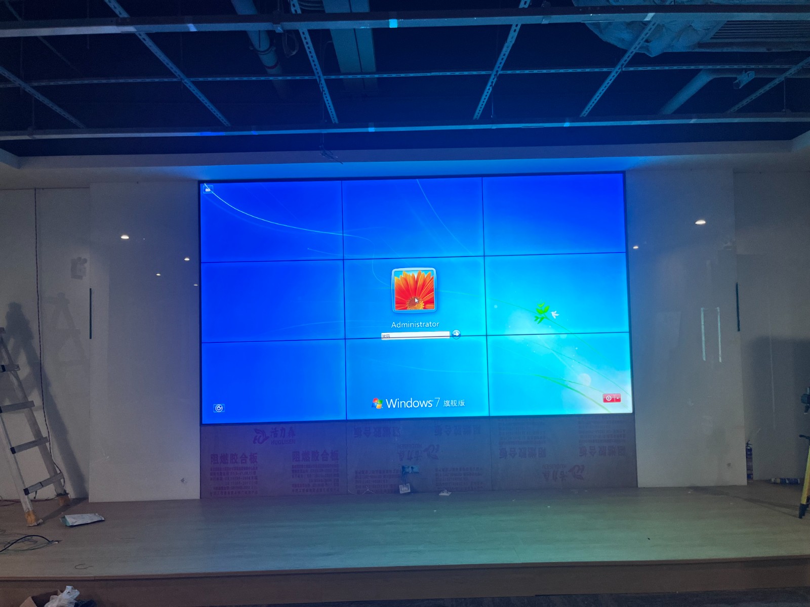 55寸1.8mm液晶拼接屏