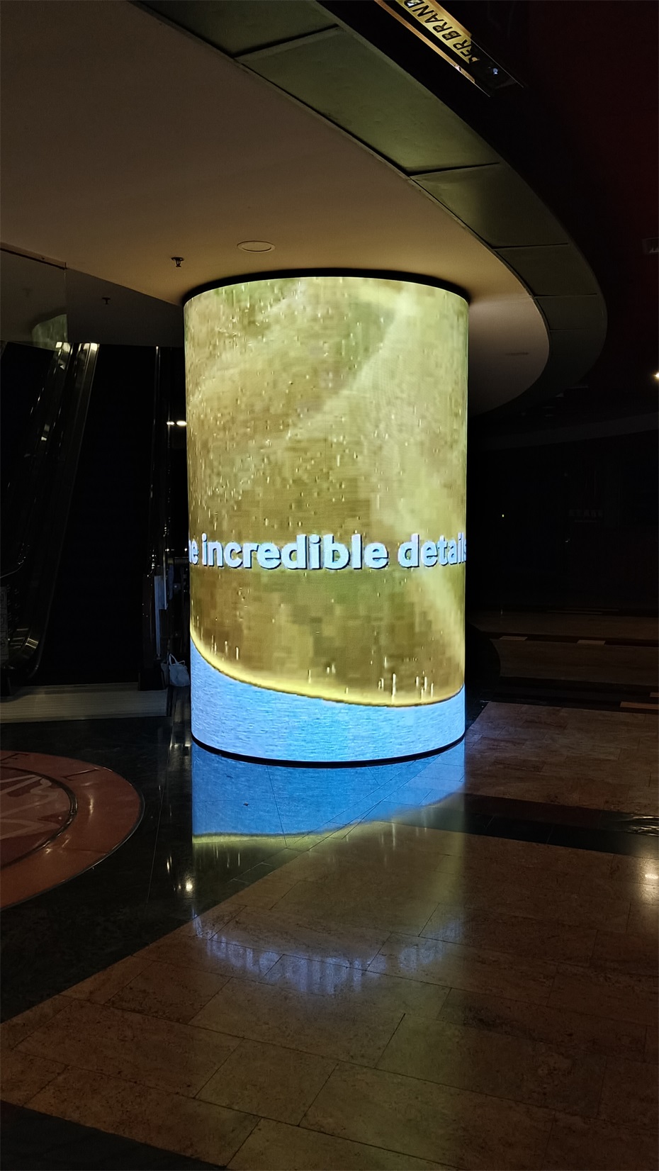 广场项目P2.5软模组led显示屏长6.08高2.88