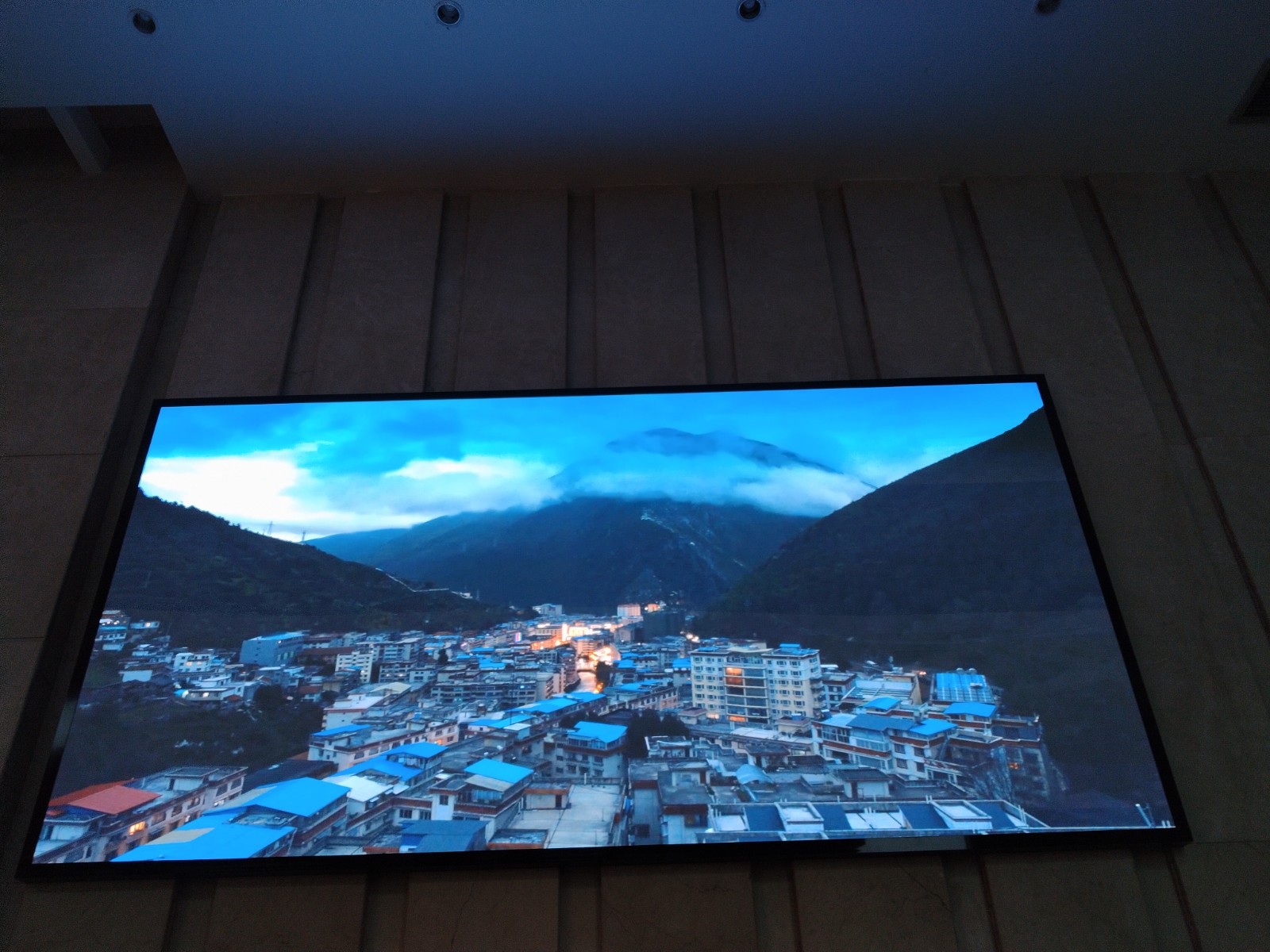 会议P1.53全彩屏