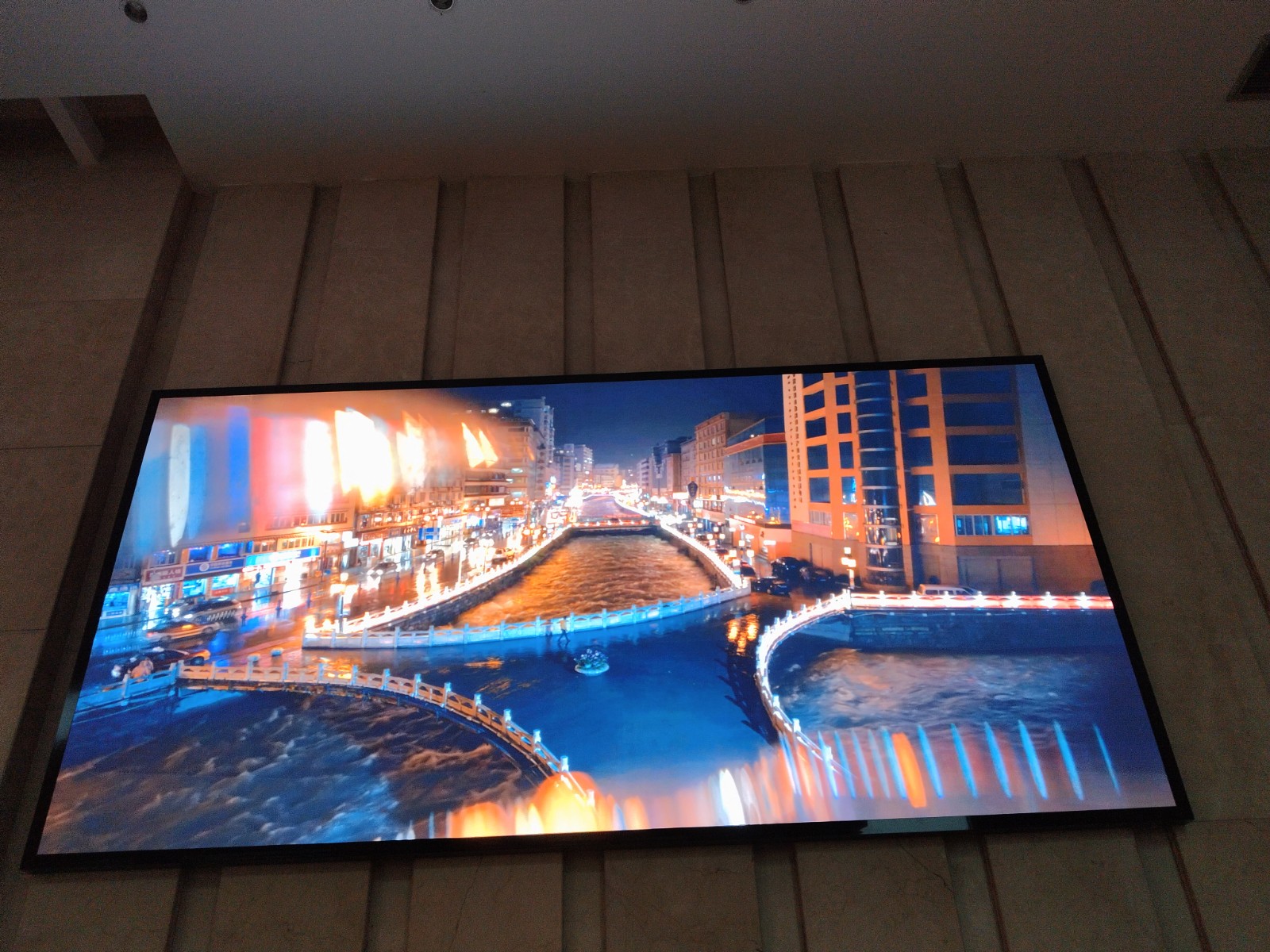 高精度、高稳定性的P1.53全彩LED显示屏