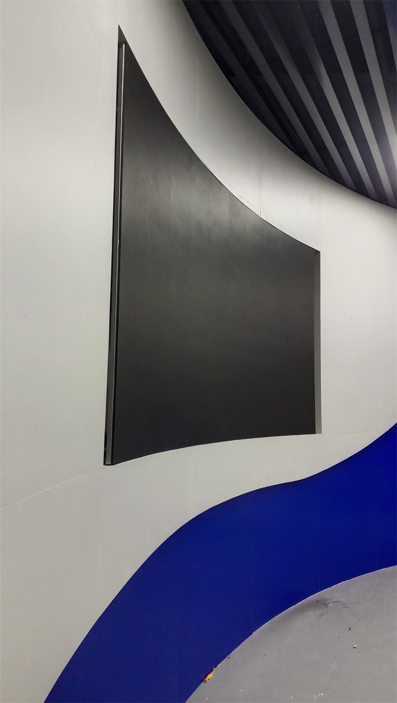 led显示屏全彩屏软模组安装完成