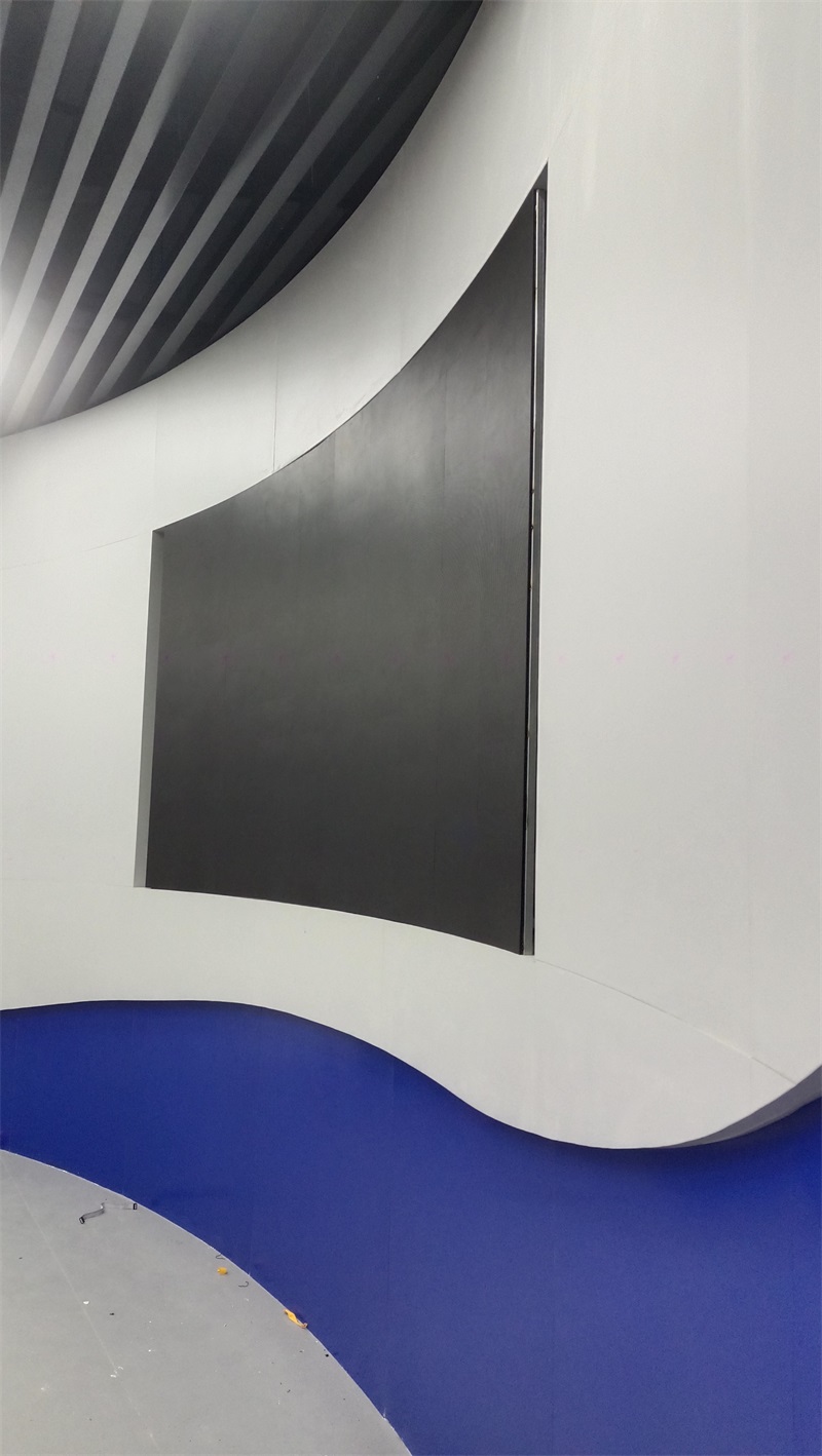 led显示屏全彩屏软模组安装完成侧面