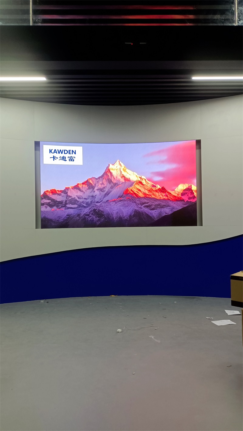 卡迪富LED全彩屏软模组P1.86，尺寸达3200x1760mm