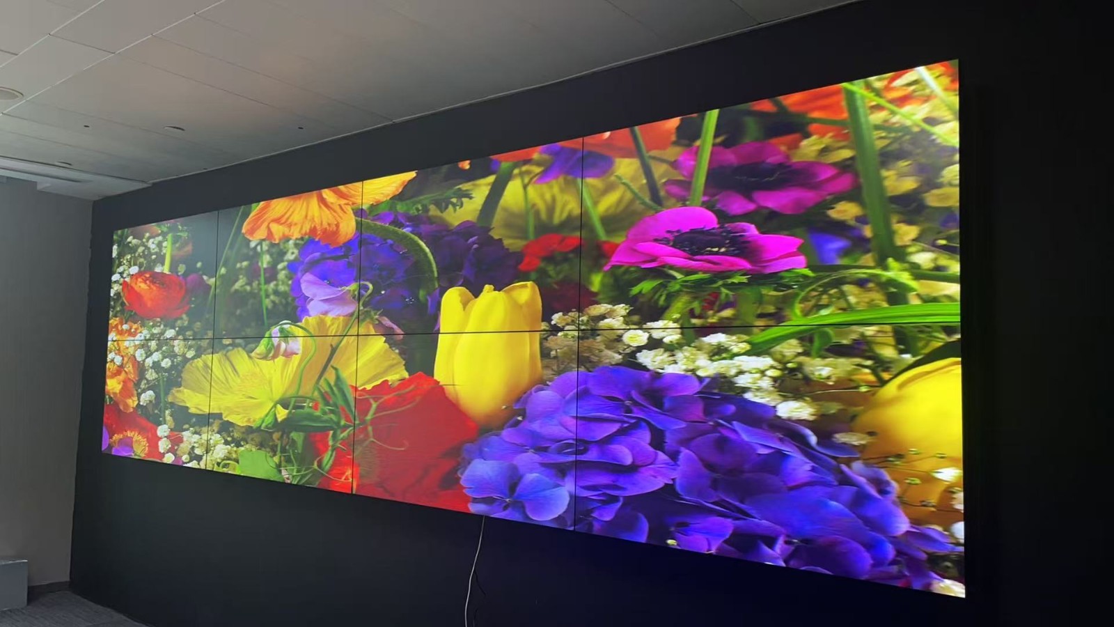 55寸1.7mm2x4液晶拼接屏