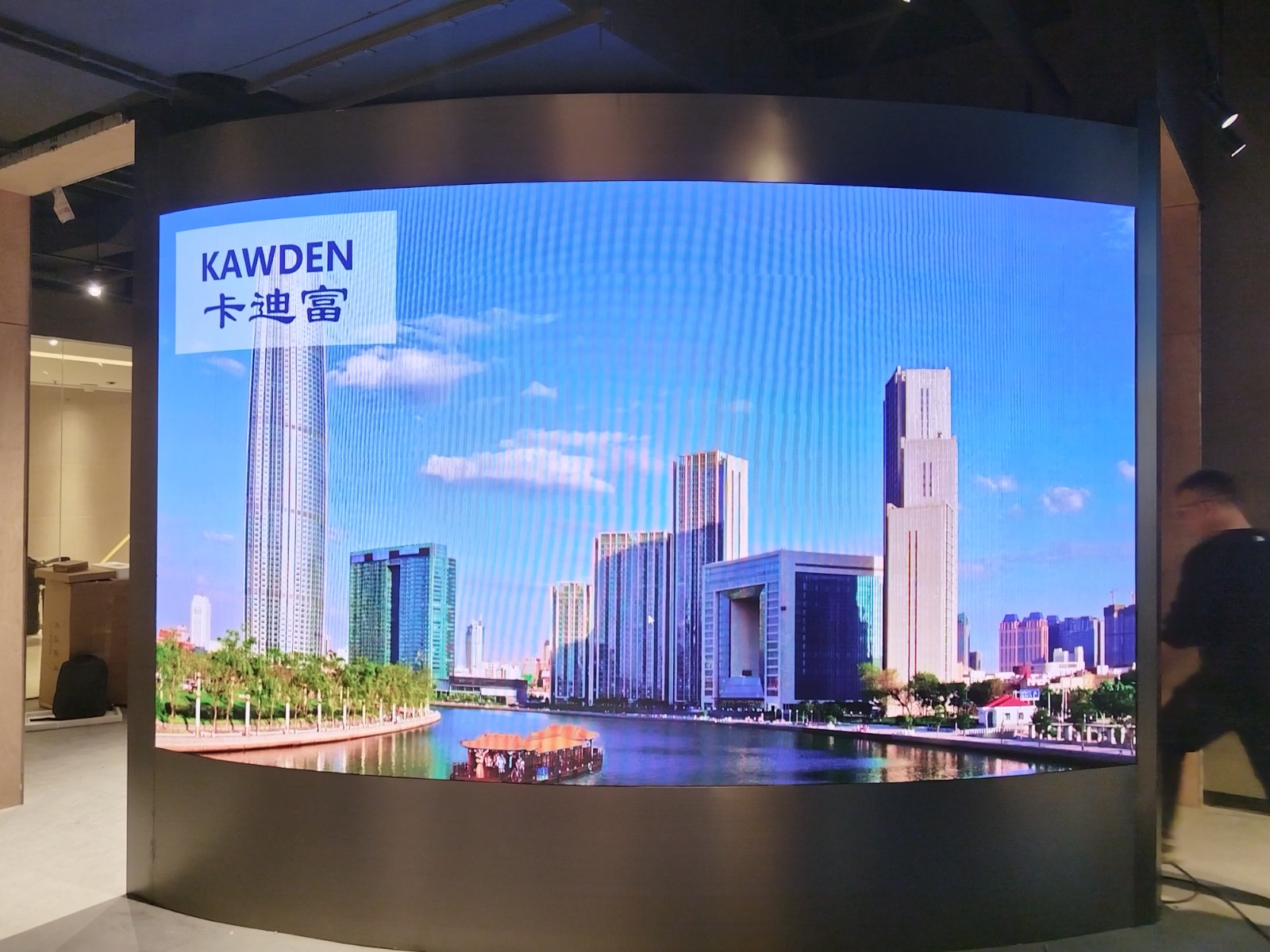 卡迪富P1.86 LED显示屏点亮佛山影厅新体验