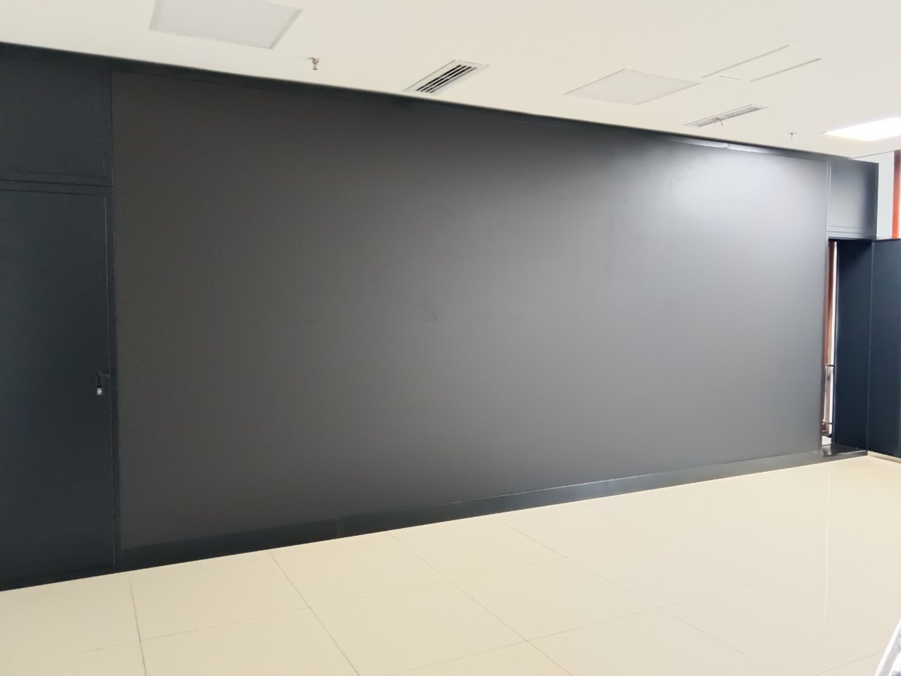 6.08米长2.72米高的P1.53LED显示屏