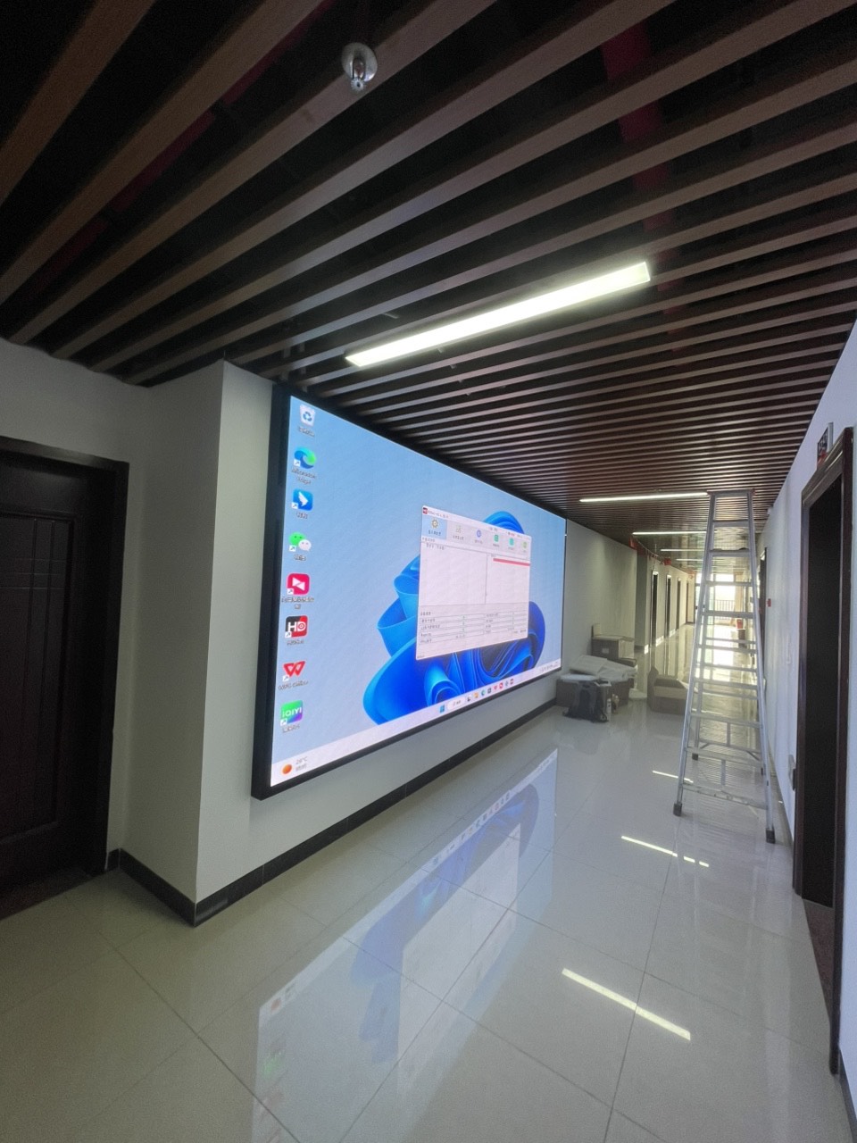 led显示屏助力高铁生产基地车间实现信息的高效传达