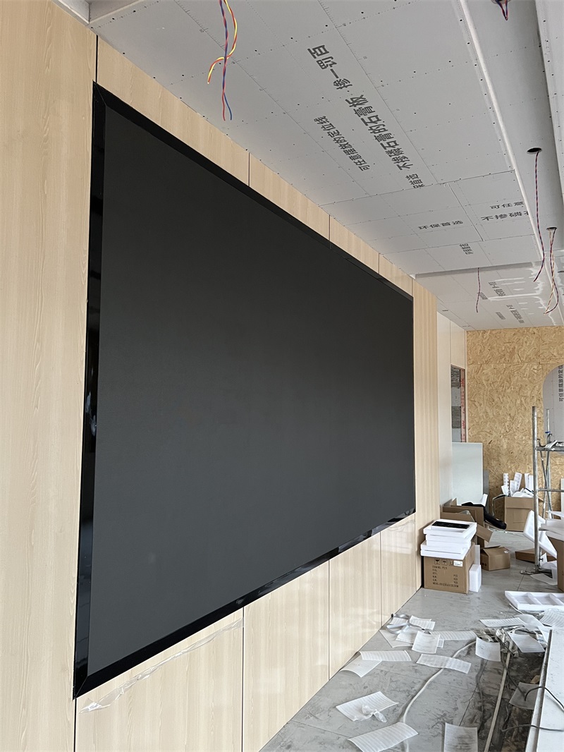 p1.53led显示屏安装完成侧面