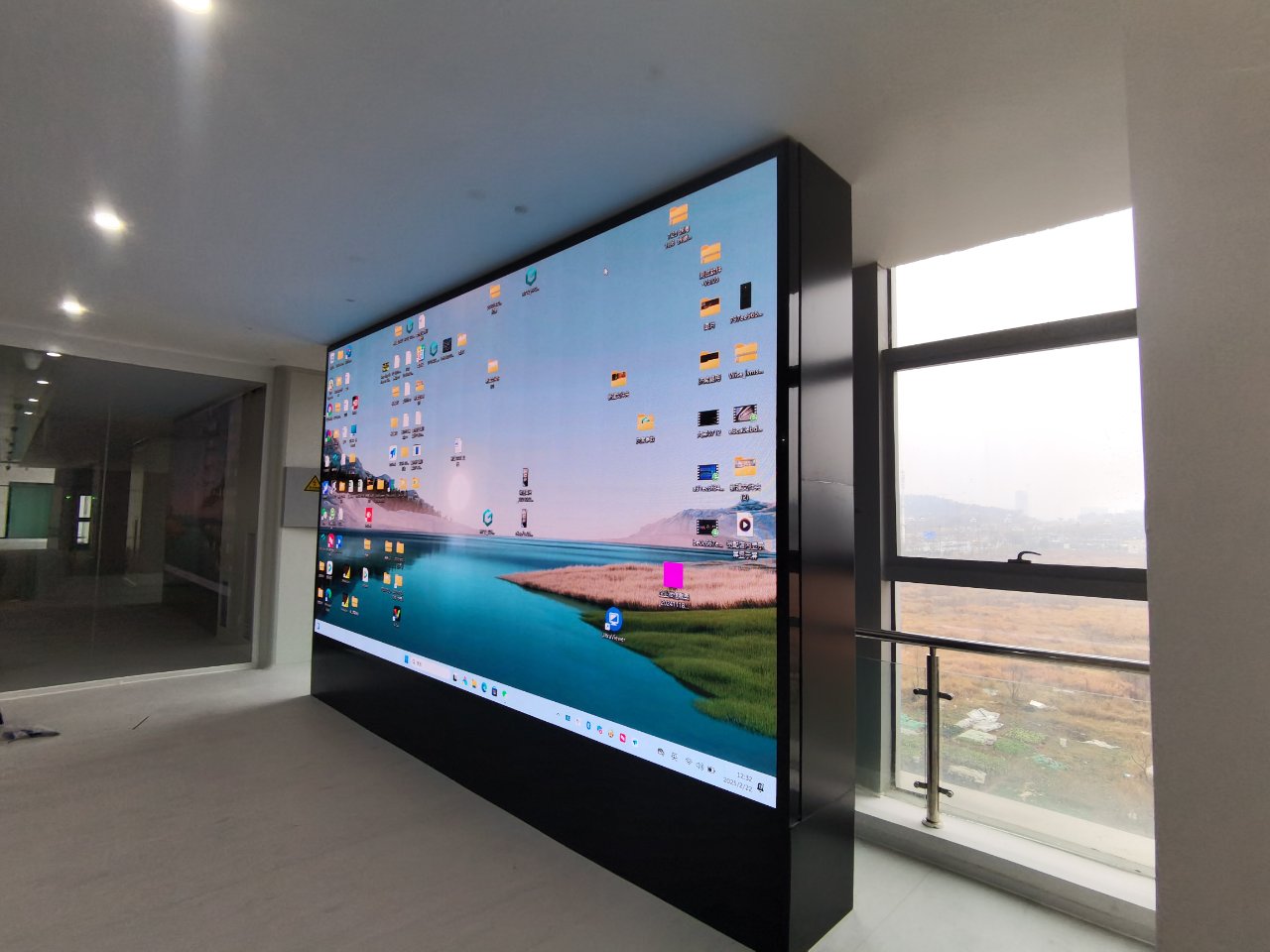 卡迪富为湖北武汉华大打造的P2.0全彩LED显示屏