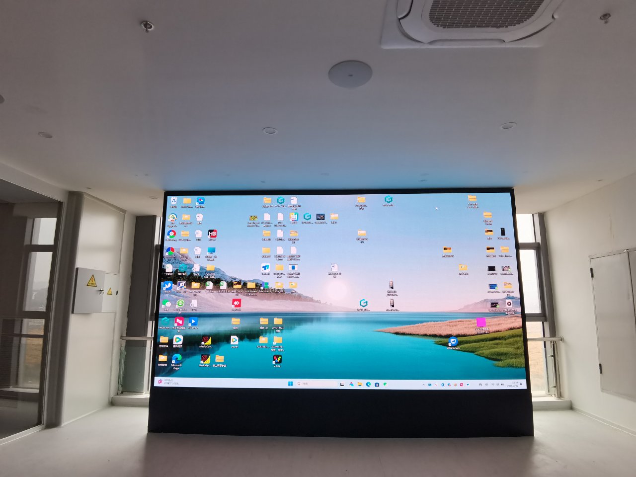 湖北武汉华大P2.0 LED大屏震撼落地