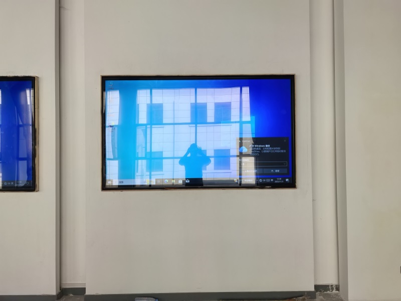 室内85寸广告机