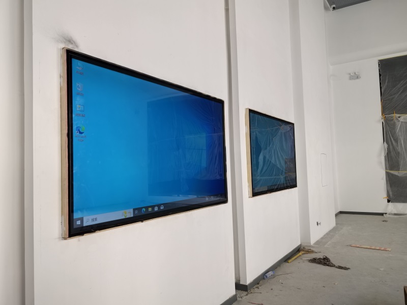 湖北十堰快递物流产业园85寸广告机安装