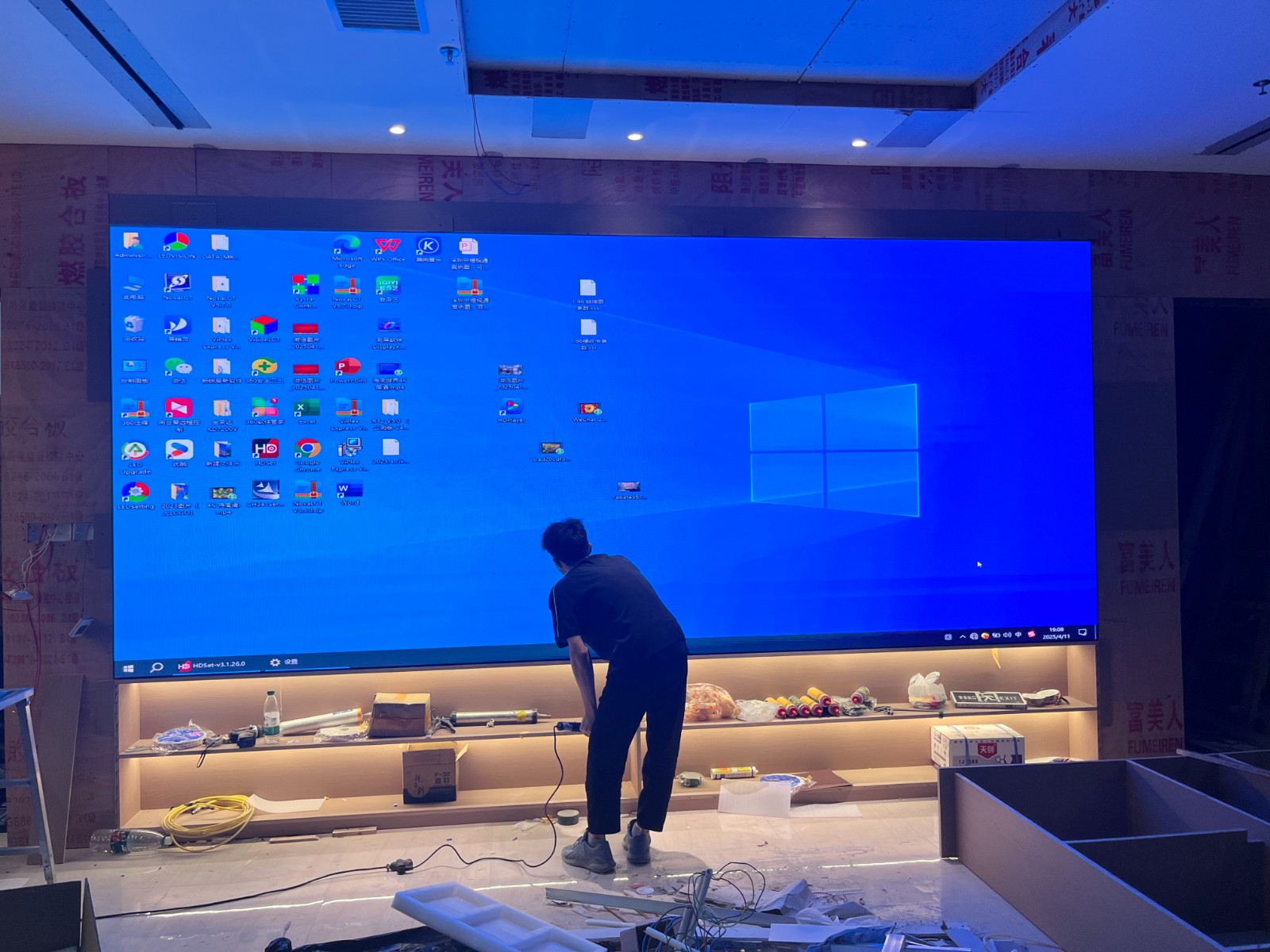 广东东莞装修公司安装P1.86室内led显示屏