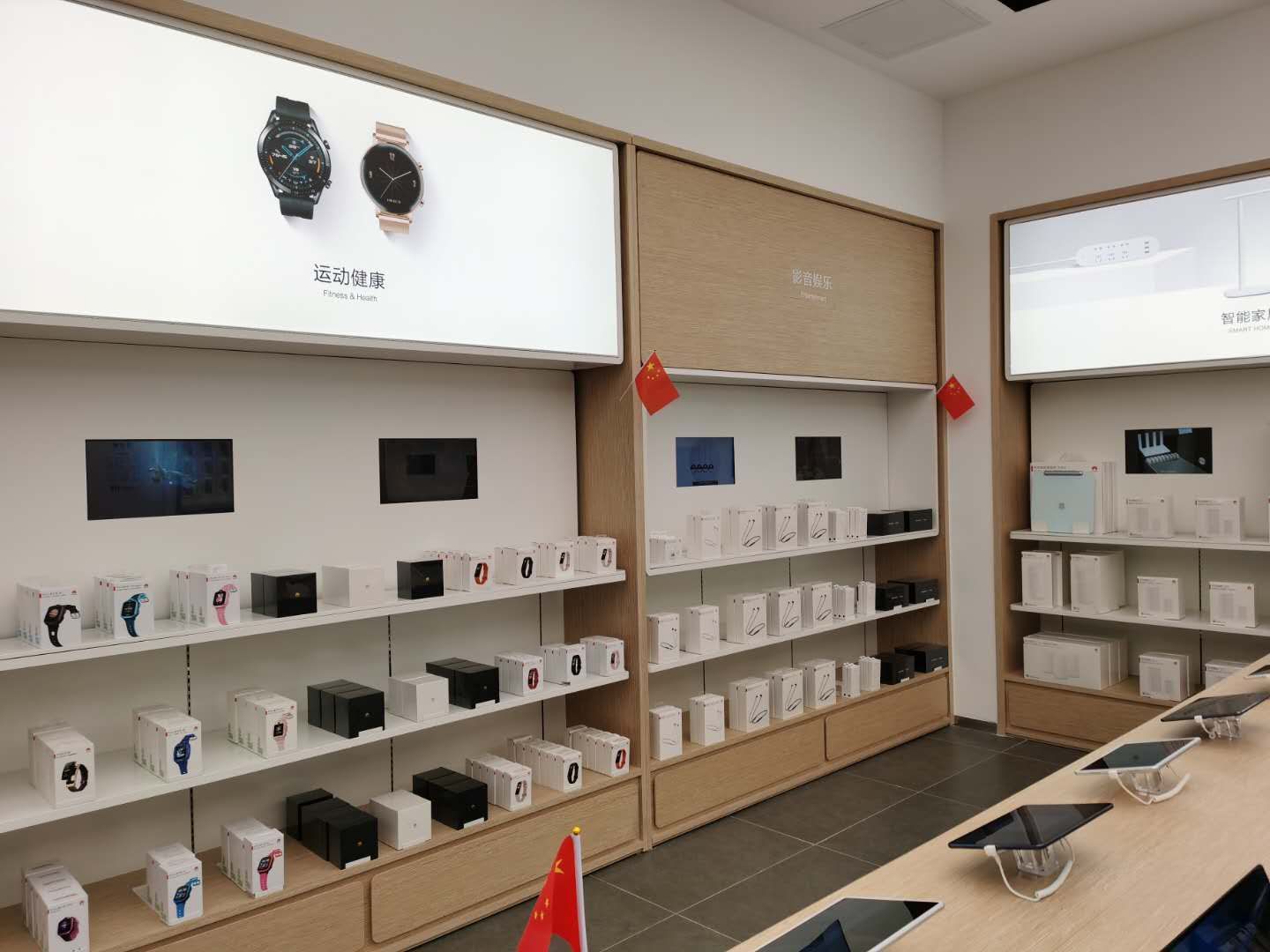 智能广告机等商用显示产品门店应用