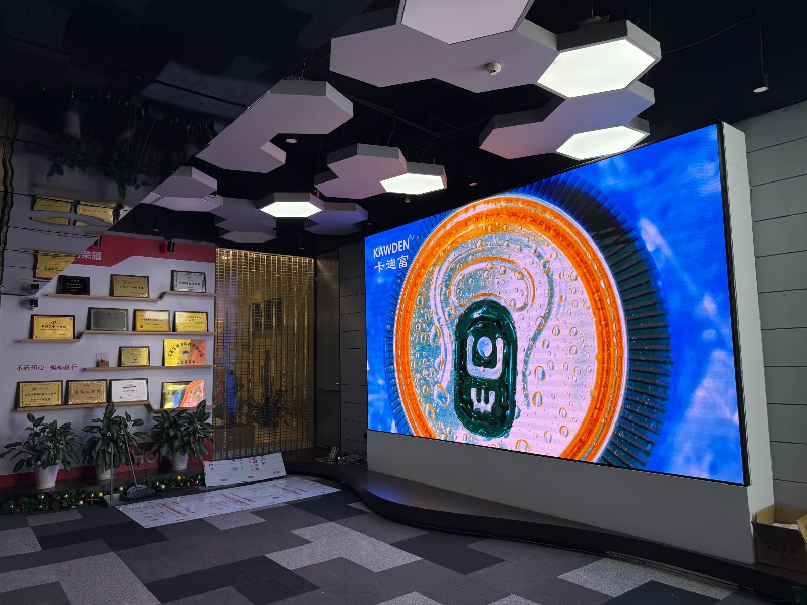 led显示屏(长4.8米×高2.72米) led显示屏(长4.8米×高2.72米)