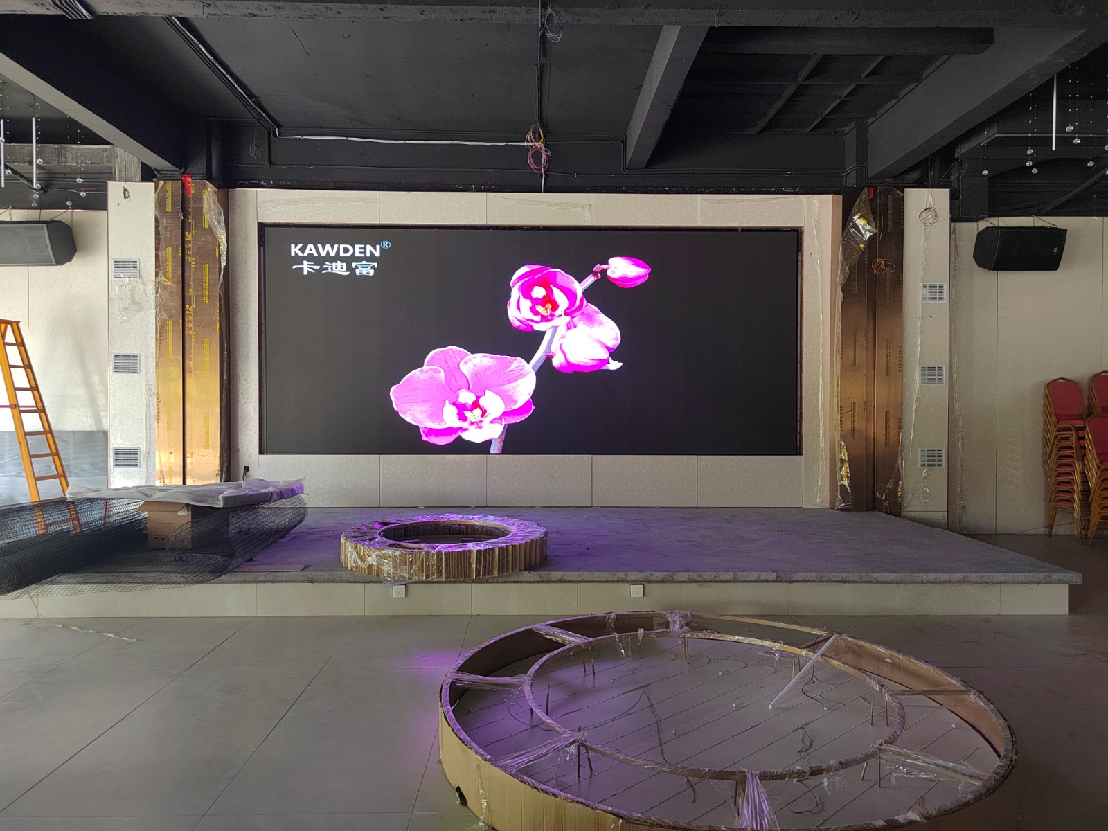 P2.5室内LED显示屏安装在高端酒楼