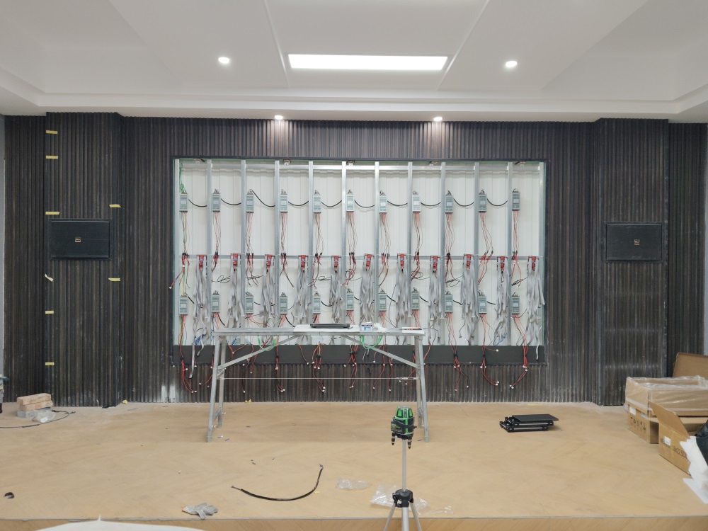 3.52×1.92米led显示屏安装