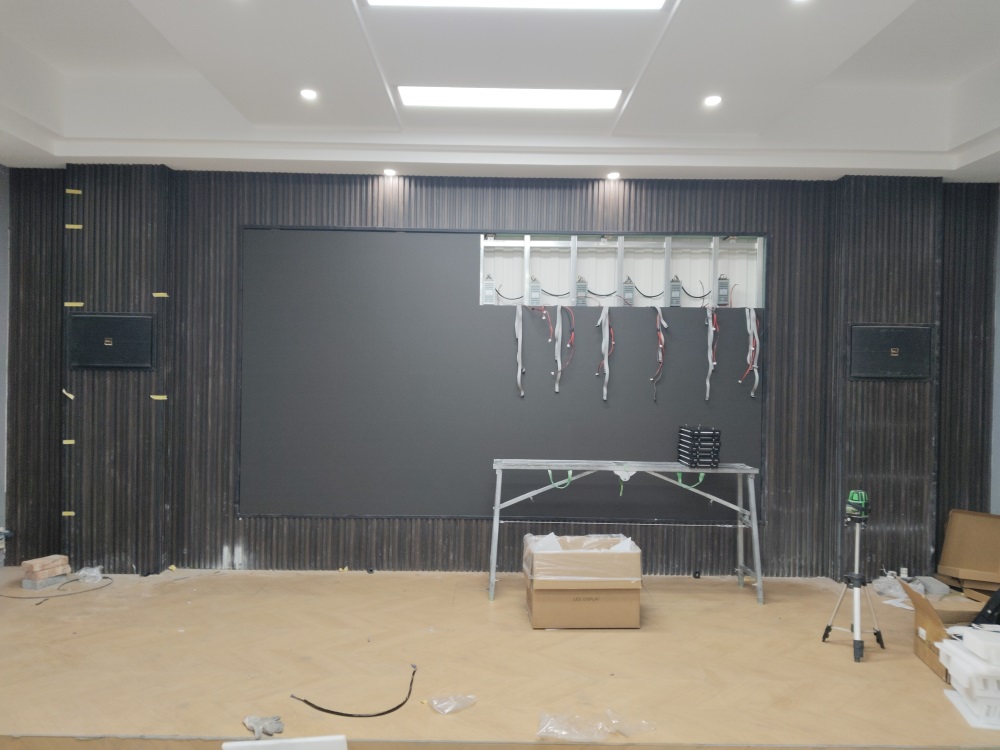 3.52×1.92米led显示屏安装