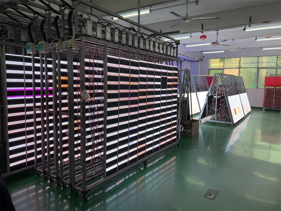 led显示屏厂家生产车间环境图片